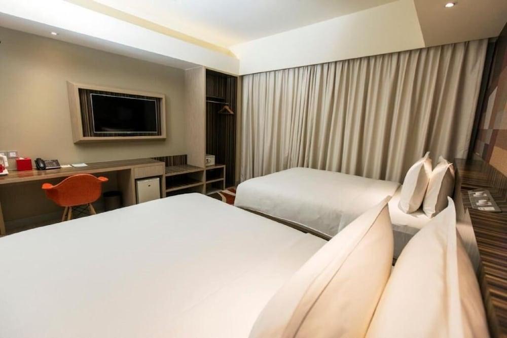 Genting Hotel Jurong Singapore Exterior photo